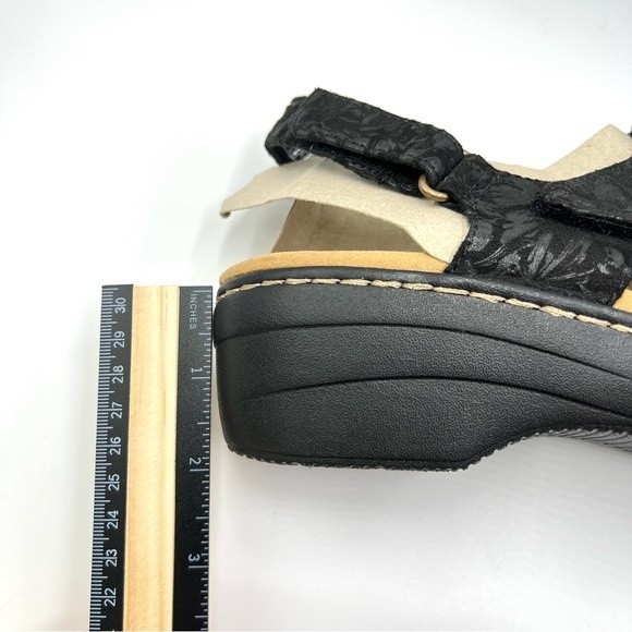 Clarks Women's Merliah Sheryl Black Leather Floral T-Strap Wedge Sandals Shoes 9 - Picture 10 of 12
